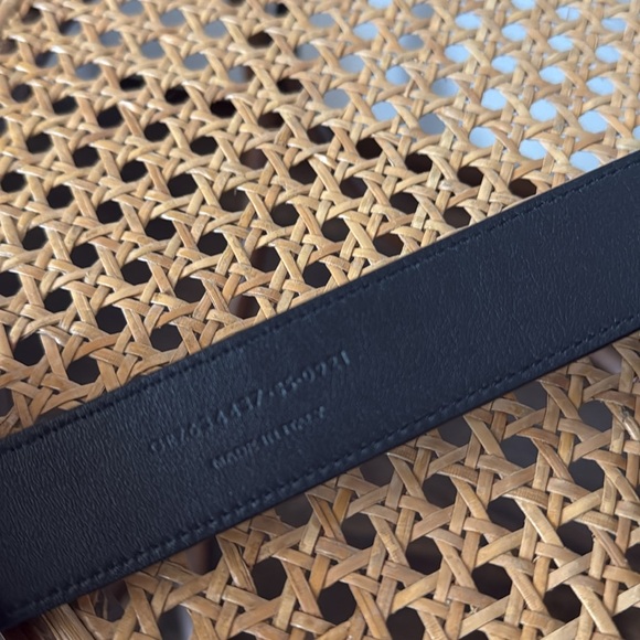 YSL Saint Laurent Cassandre shiny crocodile-embossed leather belt - Picture 8 of 9